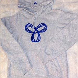 NEVER WORN. TNA Aritzia hoodie. 78% COTTON. 22% POLYESTER.